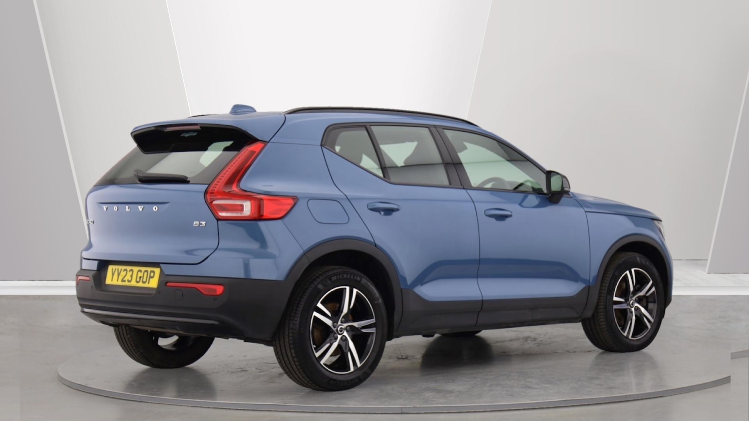 Used Volvo XC40 2023 for sale - 76060823: Photo 2