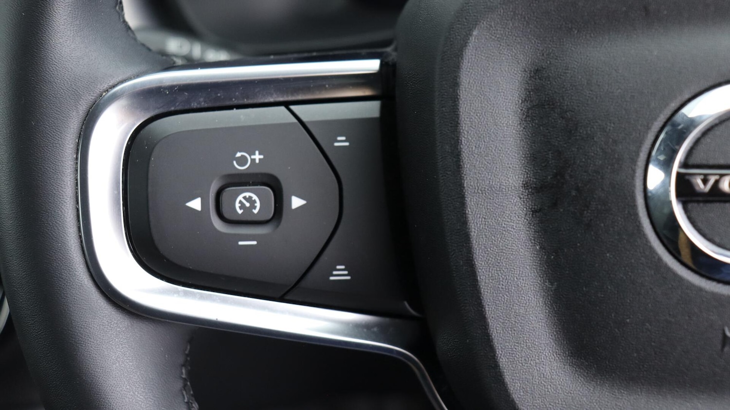 Used Volvo XC40 2023 for sale - 76060823: Photo 21
