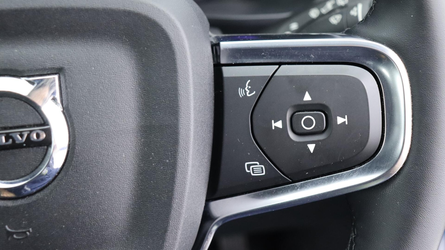 Used Volvo XC40 2023 for sale - 76060823: Photo 22