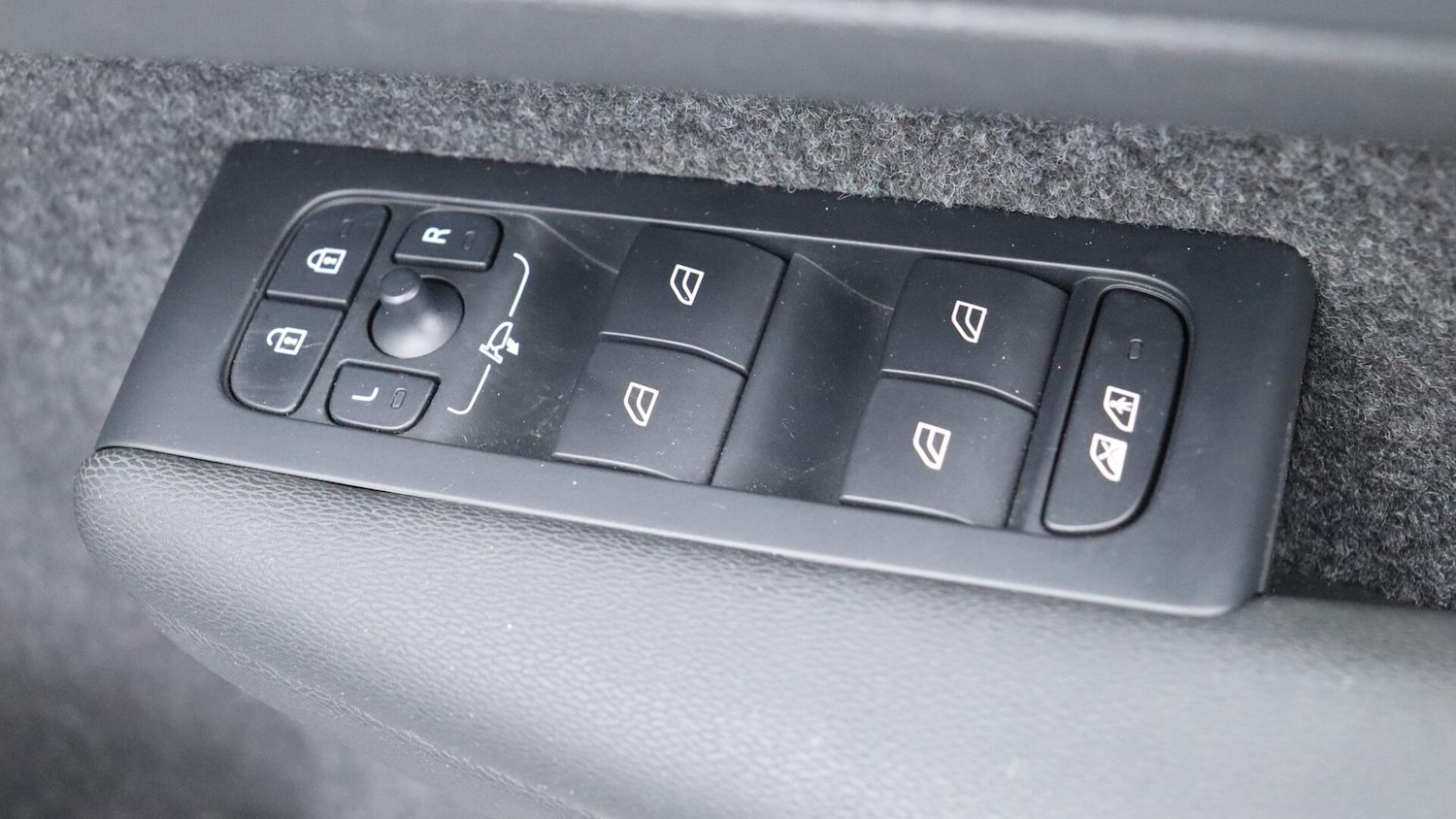 Used Volvo XC40 2023 for sale - 76060823: Photo 24