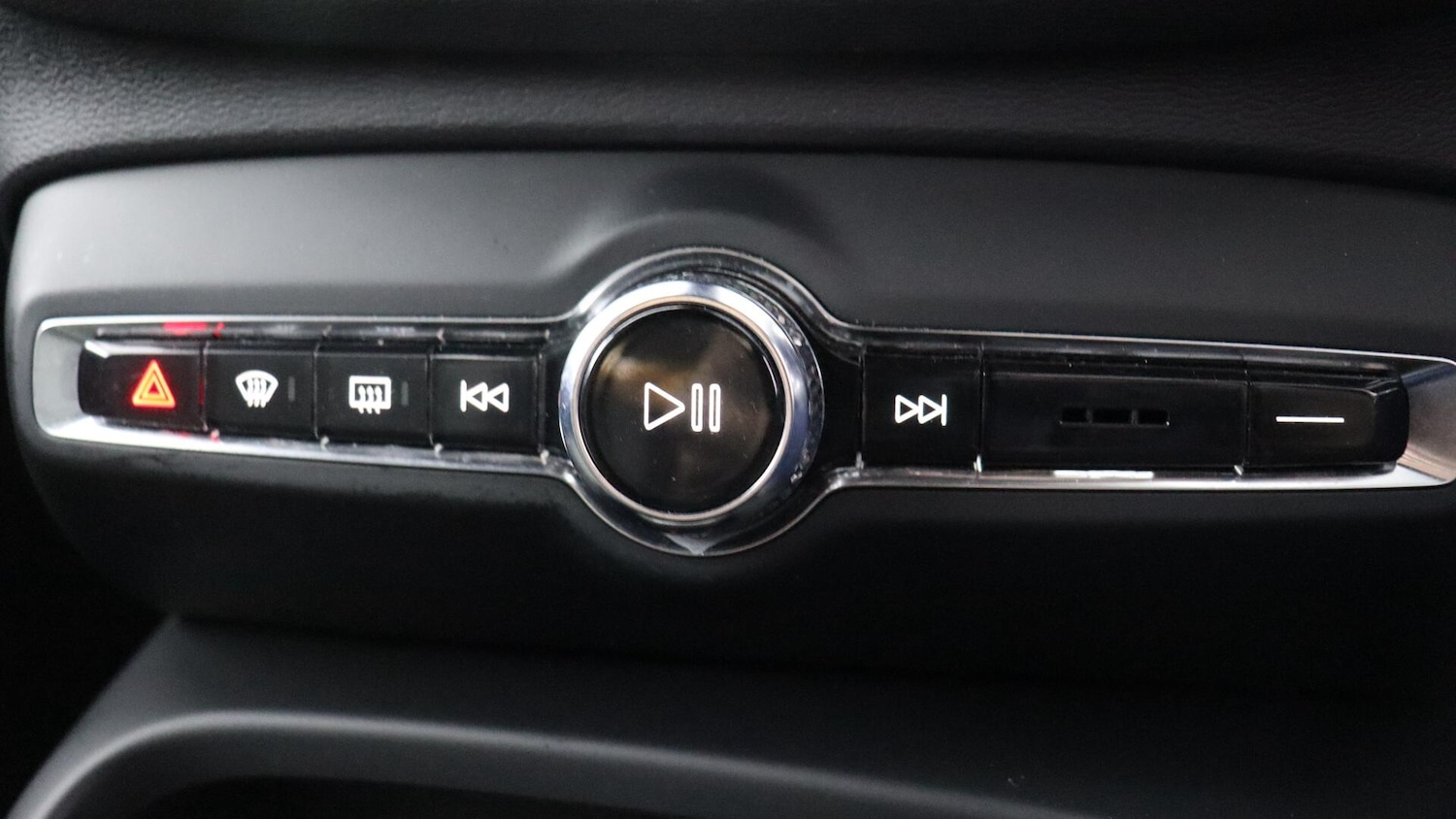 Used Volvo XC40 2023 for sale - 76060823: Photo 41