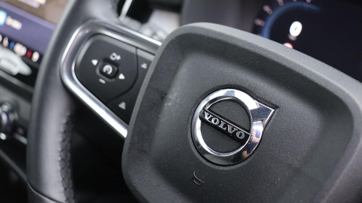 Used Volvo XC40 2023 for sale - 76060823: Photo 44