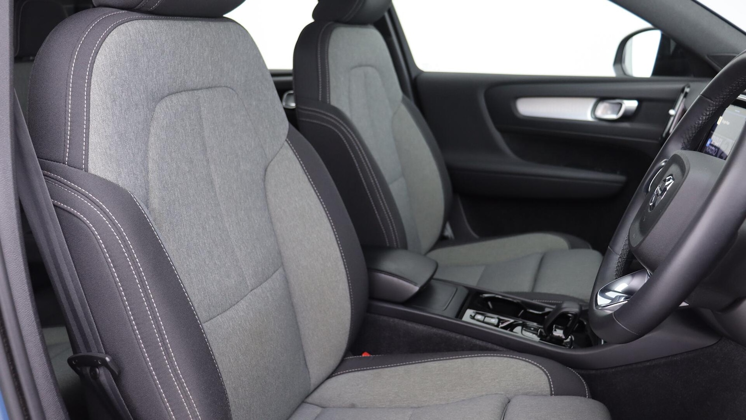 Used Volvo XC40 2023 for sale - 76060823: Photo 45