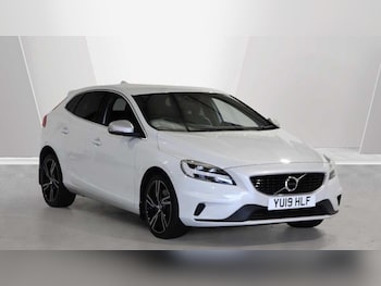 Used Volvo V40 2019 for sale - 76246680: Photo