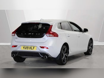 Used Volvo V40 2019 for sale - 76246680: Photo
