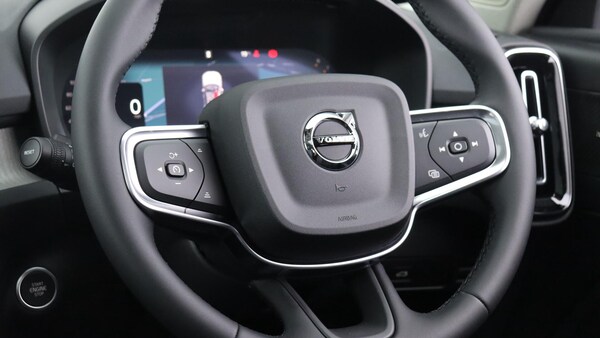 Used Volvo XC40 2025 for sale - 76201081: Photo 10