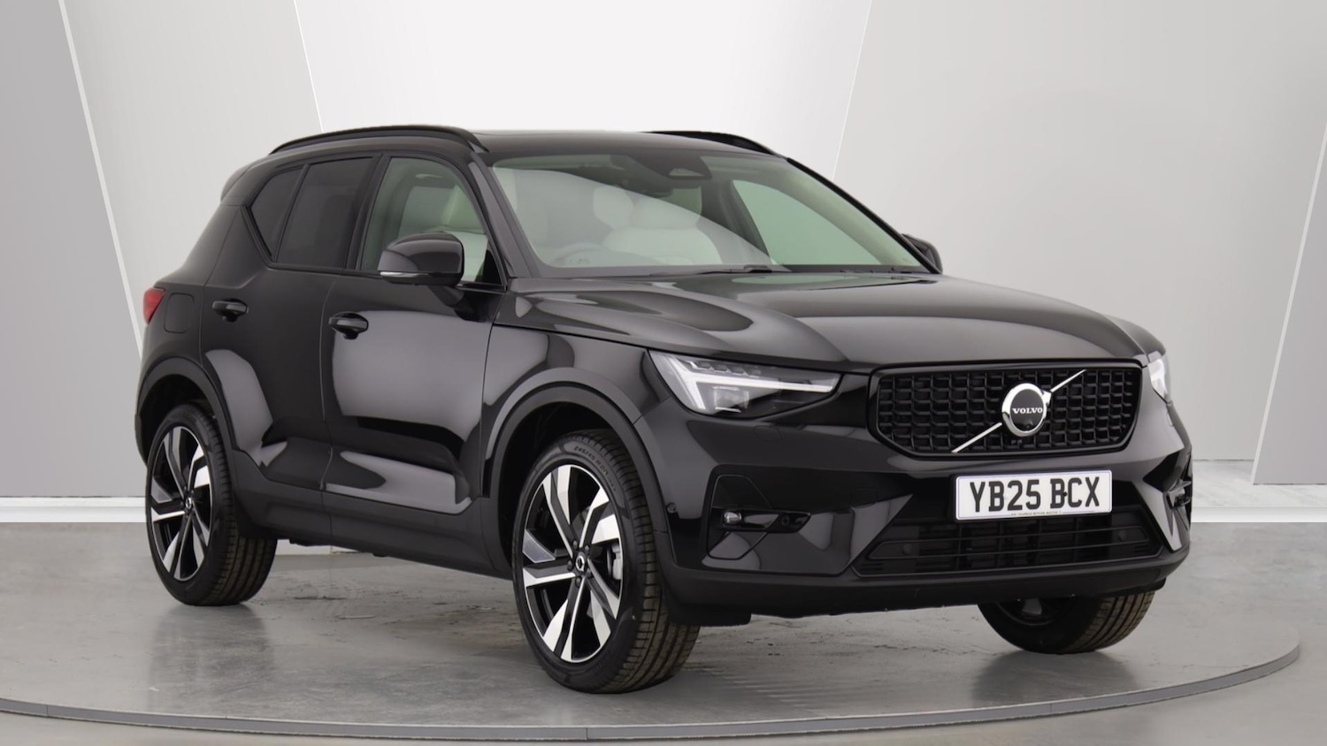 Used Volvo XC40 2025 for sale - 76137382: Photo 1
