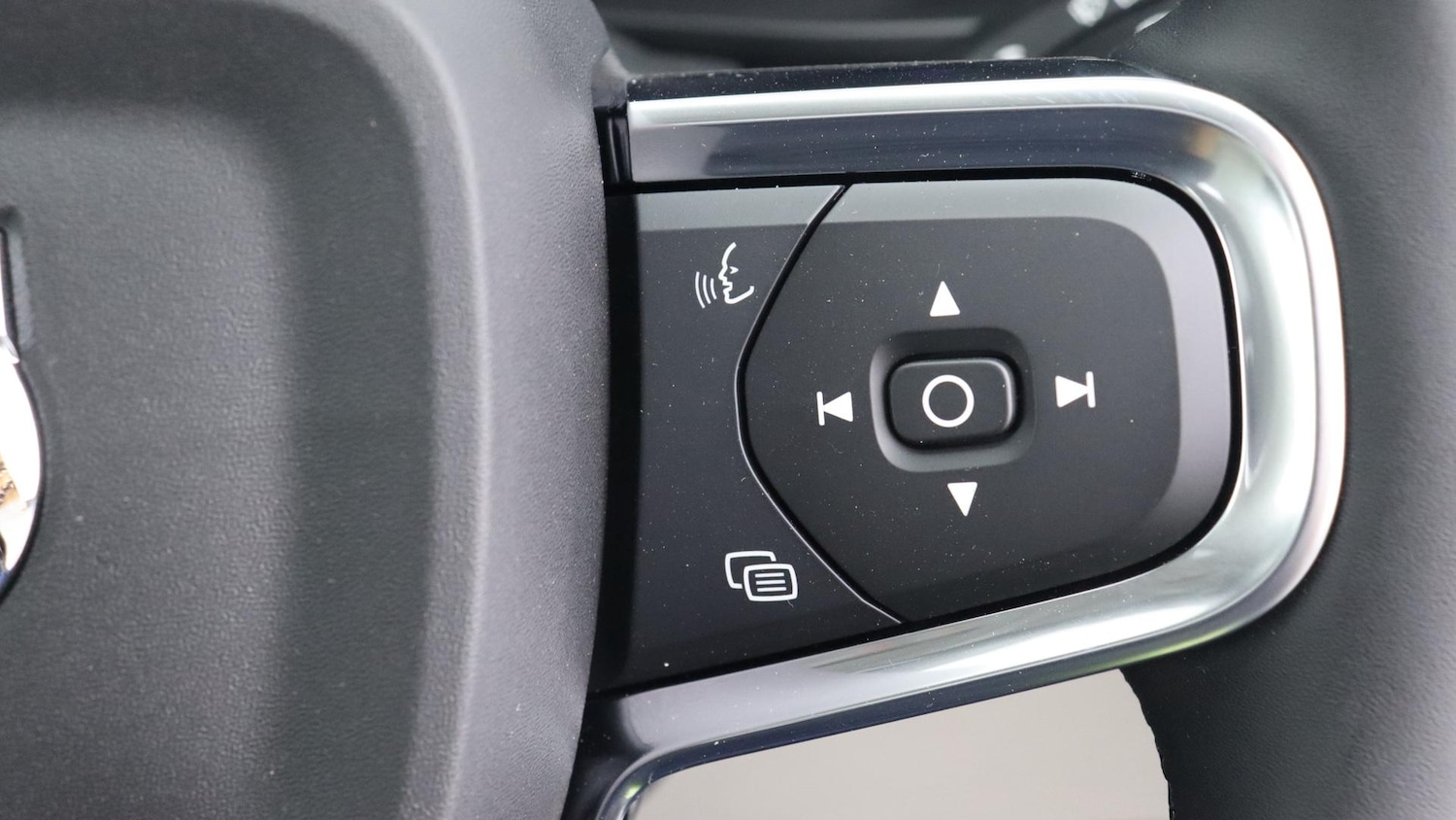 Used Volvo XC40 2025 for sale - 76137382: Photo 22