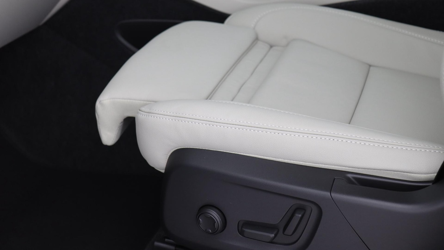 Used Volvo XC40 2025 for sale - 76137382: Photo 30