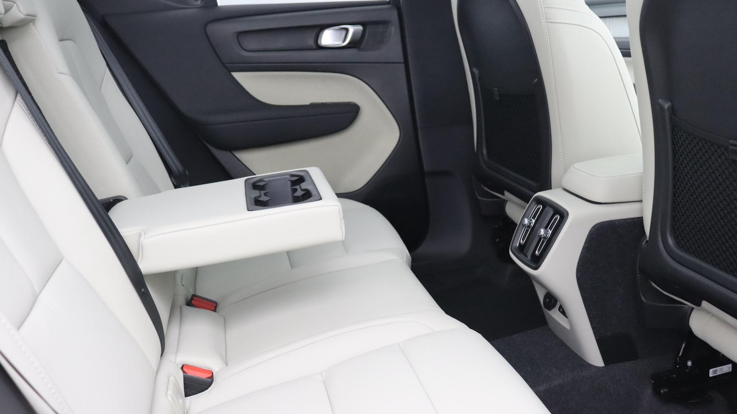 Used Volvo XC40 2025 for sale - 76137382: Photo 33