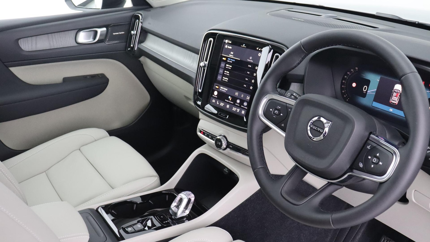 Used Volvo XC40 2025 for sale - 76137382: Photo 4