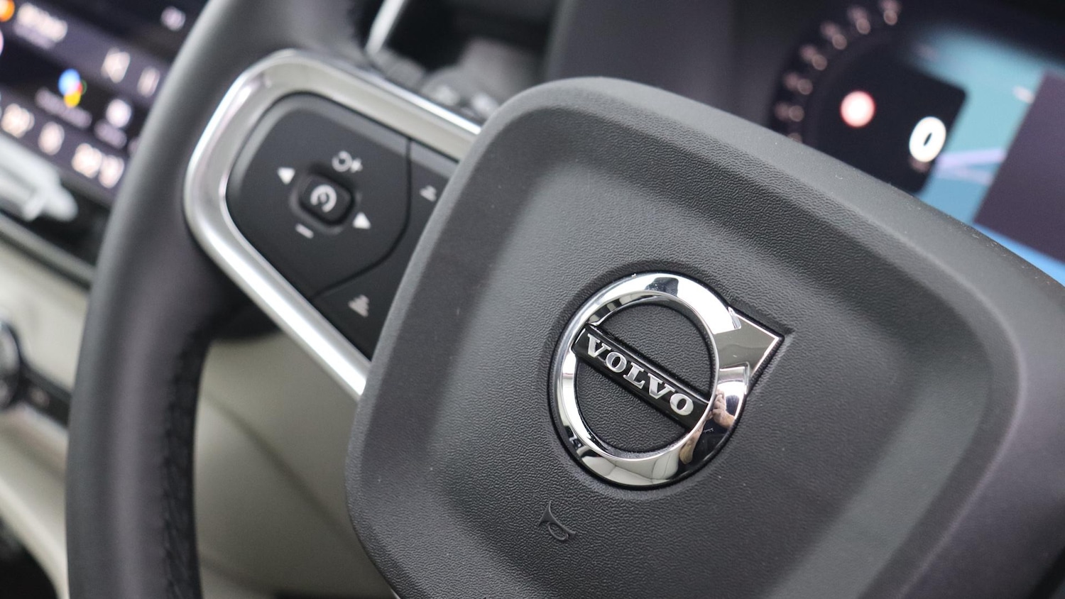 Used Volvo XC40 2025 for sale - 76137382: Photo 42