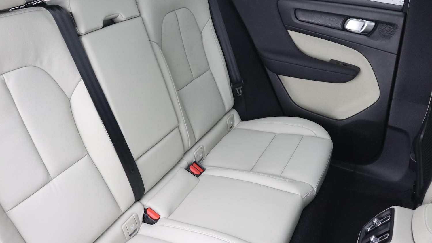Used Volvo XC40 2025 for sale - 76137382: Photo 6