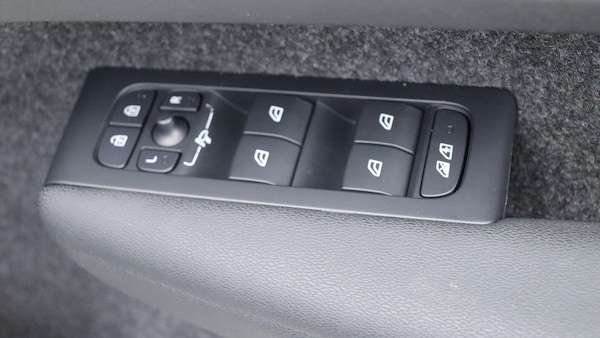 Used Volvo XC40 2023 for sale - 76239376: Photo 24
