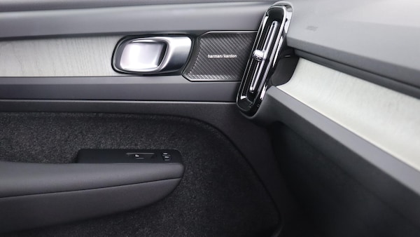 Used Volvo XC40 2023 for sale - 76239376: Photo 53