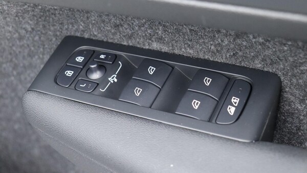 Used Volvo XC40 2025 for sale - 75768786: Photo 24