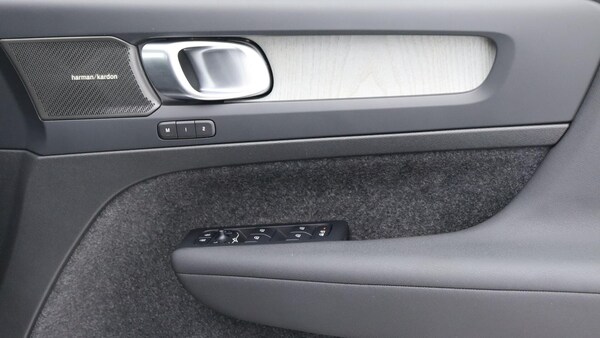 Used Volvo XC40 2025 for sale - 75768786: Photo 29