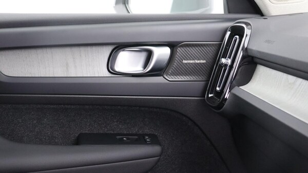 Used Volvo XC40 2025 for sale - 75768786: Photo 43