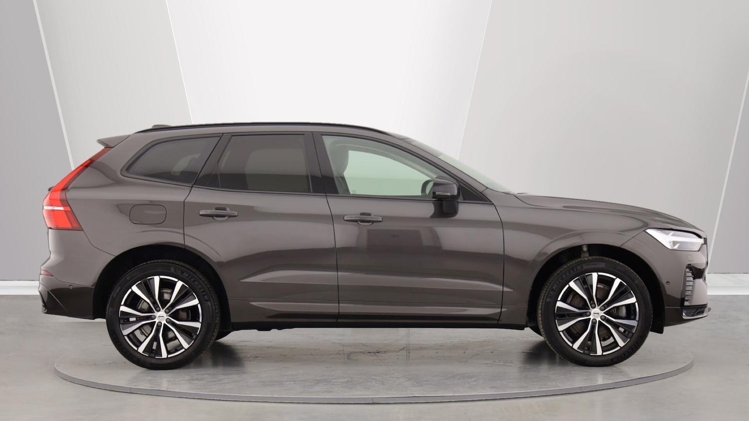 Used Volvo XC60 2023 for sale - 76072068: Photo 3