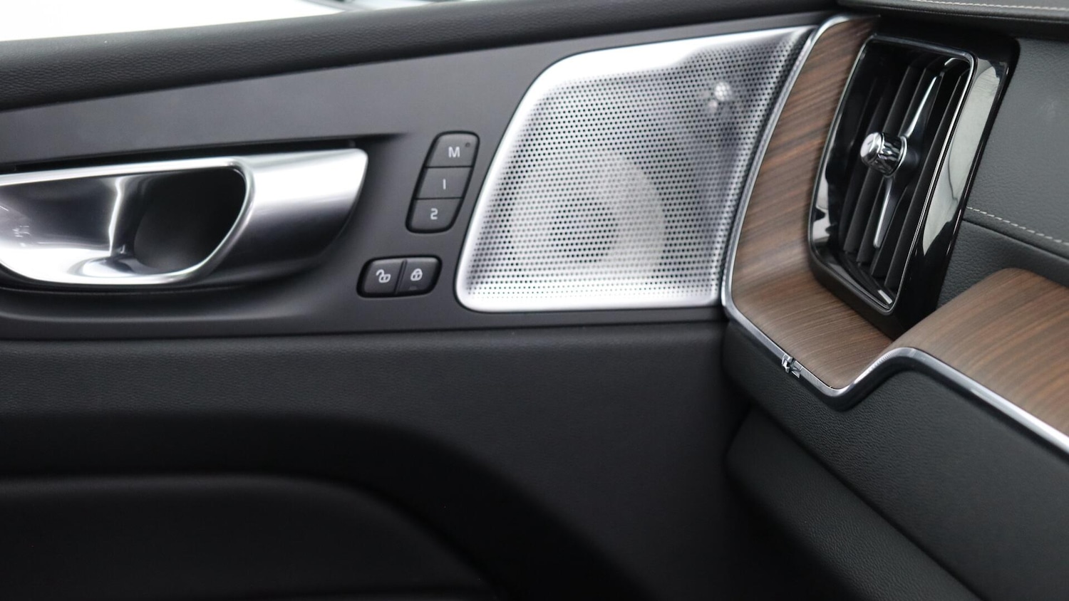 Used Volvo XC60 2023 for sale - 76072068: Photo 39