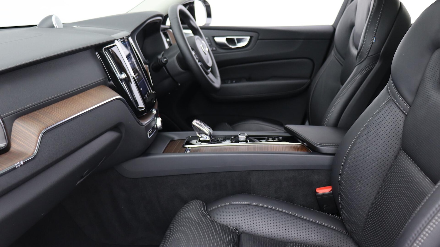 Used Volvo XC60 2023 for sale - 76072068: Photo 43