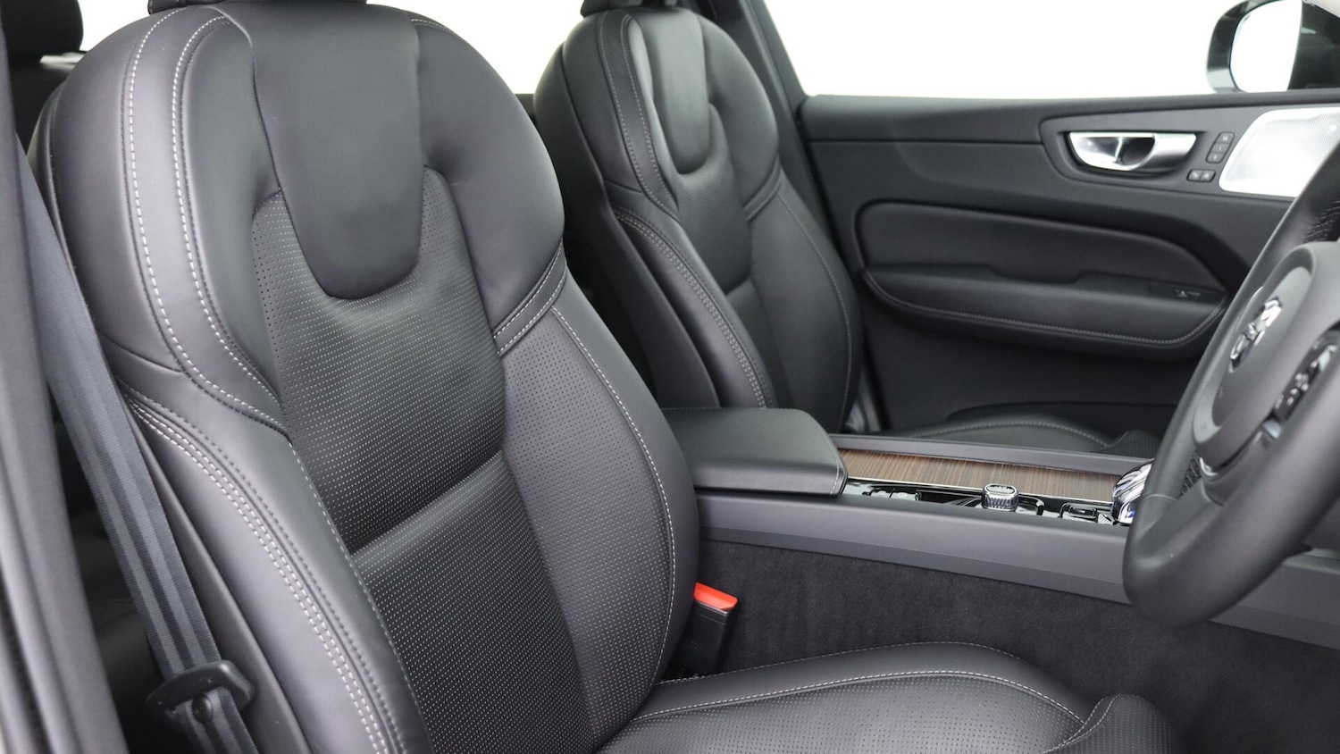 Used Volvo XC60 2023 for sale - 76072068: Photo 47