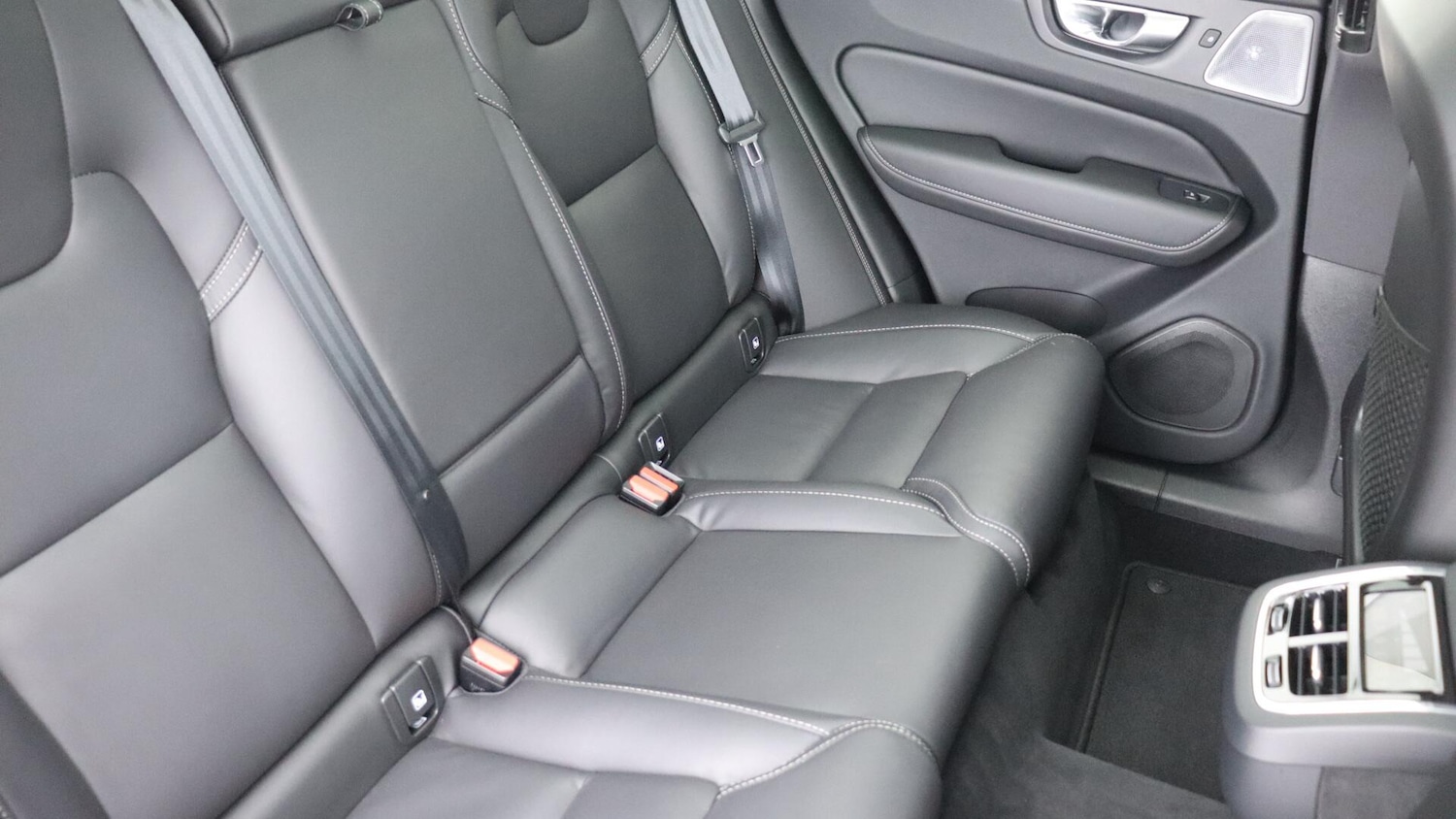 Used Volvo XC60 2023 for sale - 76072068: Photo 6