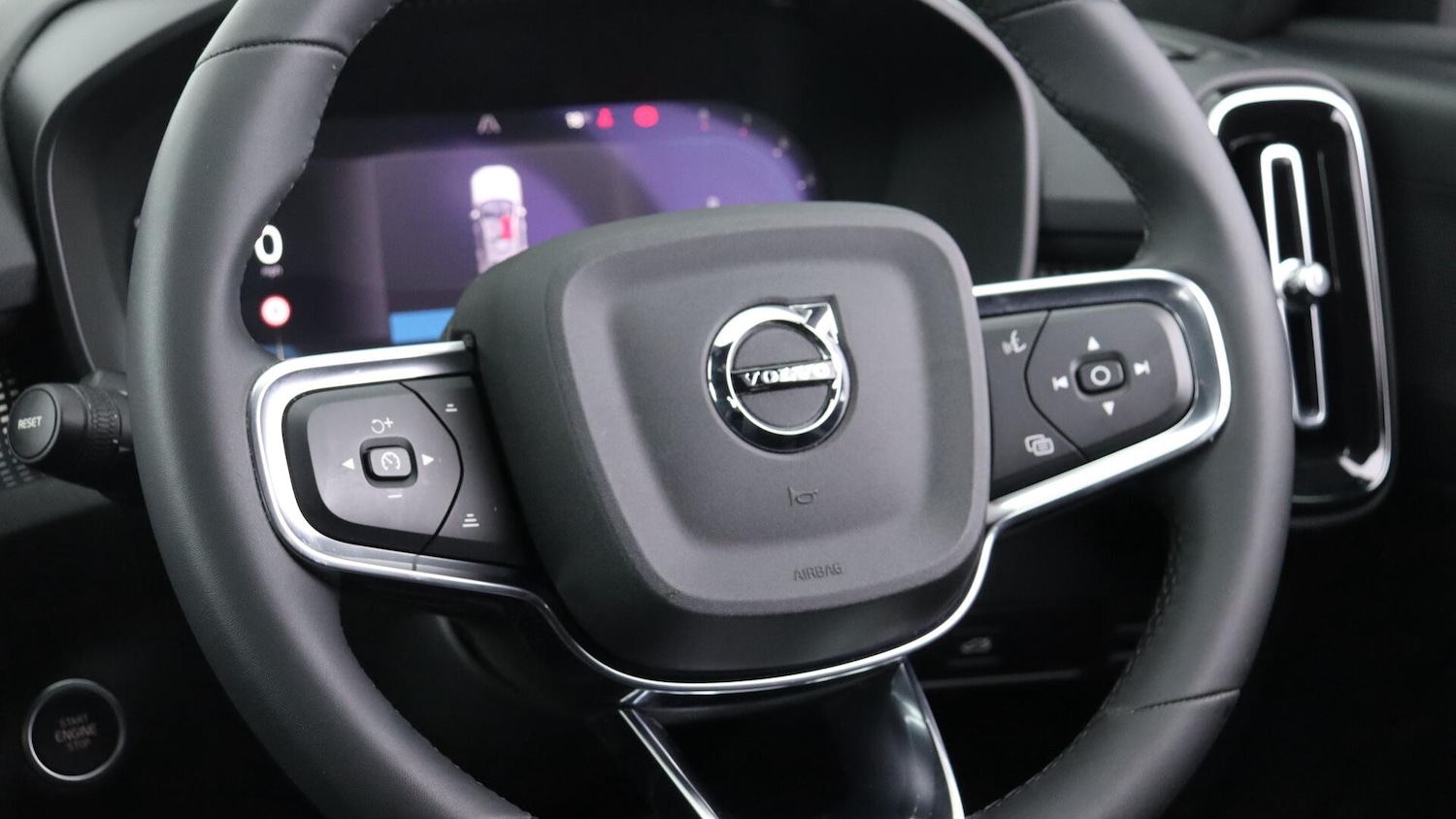 Used Volvo XC40 2023 for sale - 76001391: Photo 10