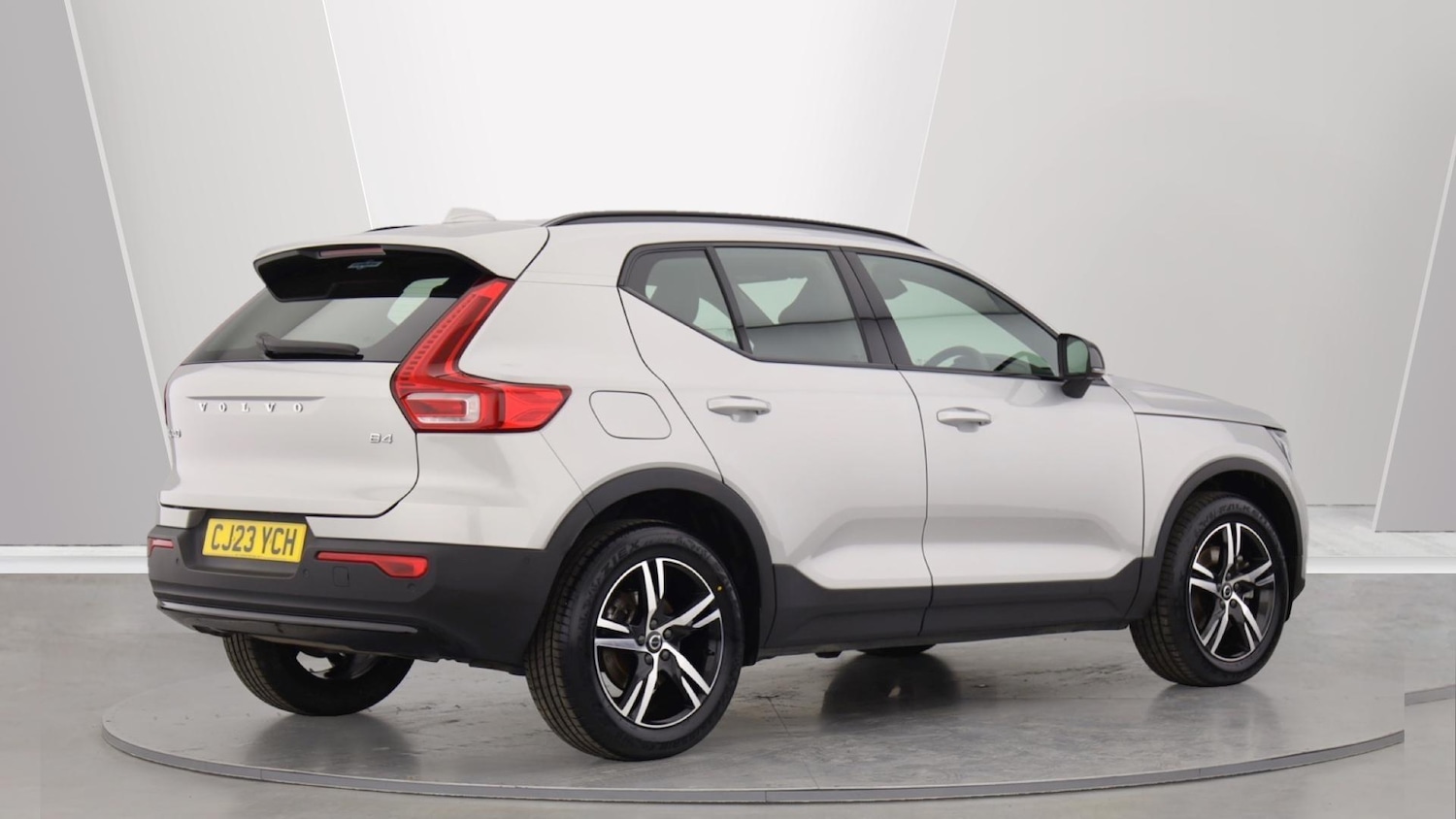Used Volvo XC40 2023 for sale - 76001391: Photo 2