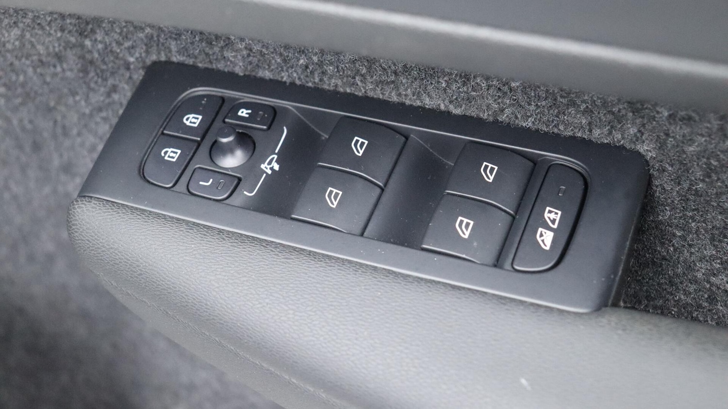 Used Volvo XC40 2023 for sale - 76001391: Photo 24