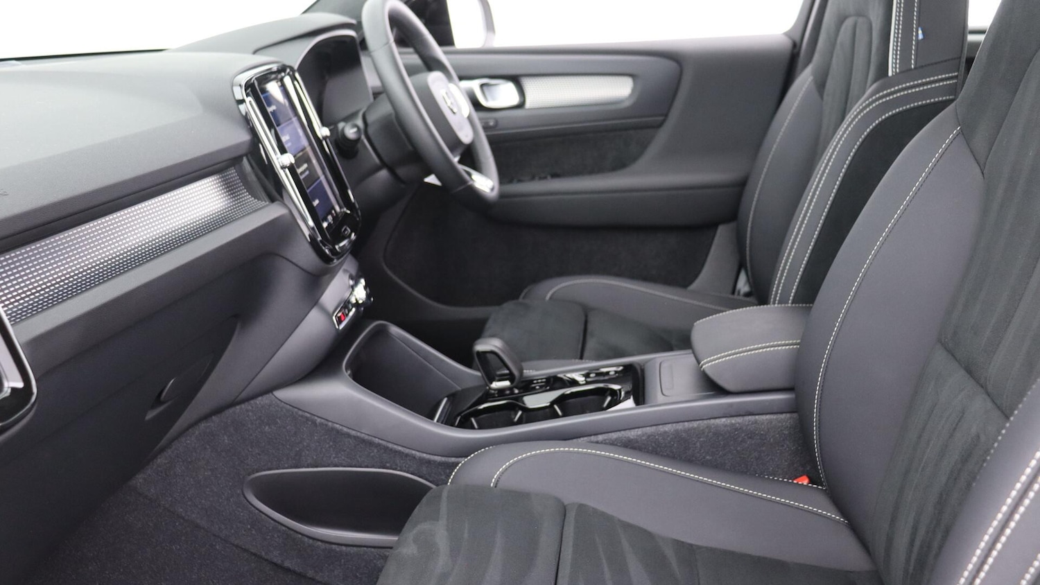 Used Volvo XC40 2023 for sale - 76001391: Photo 41