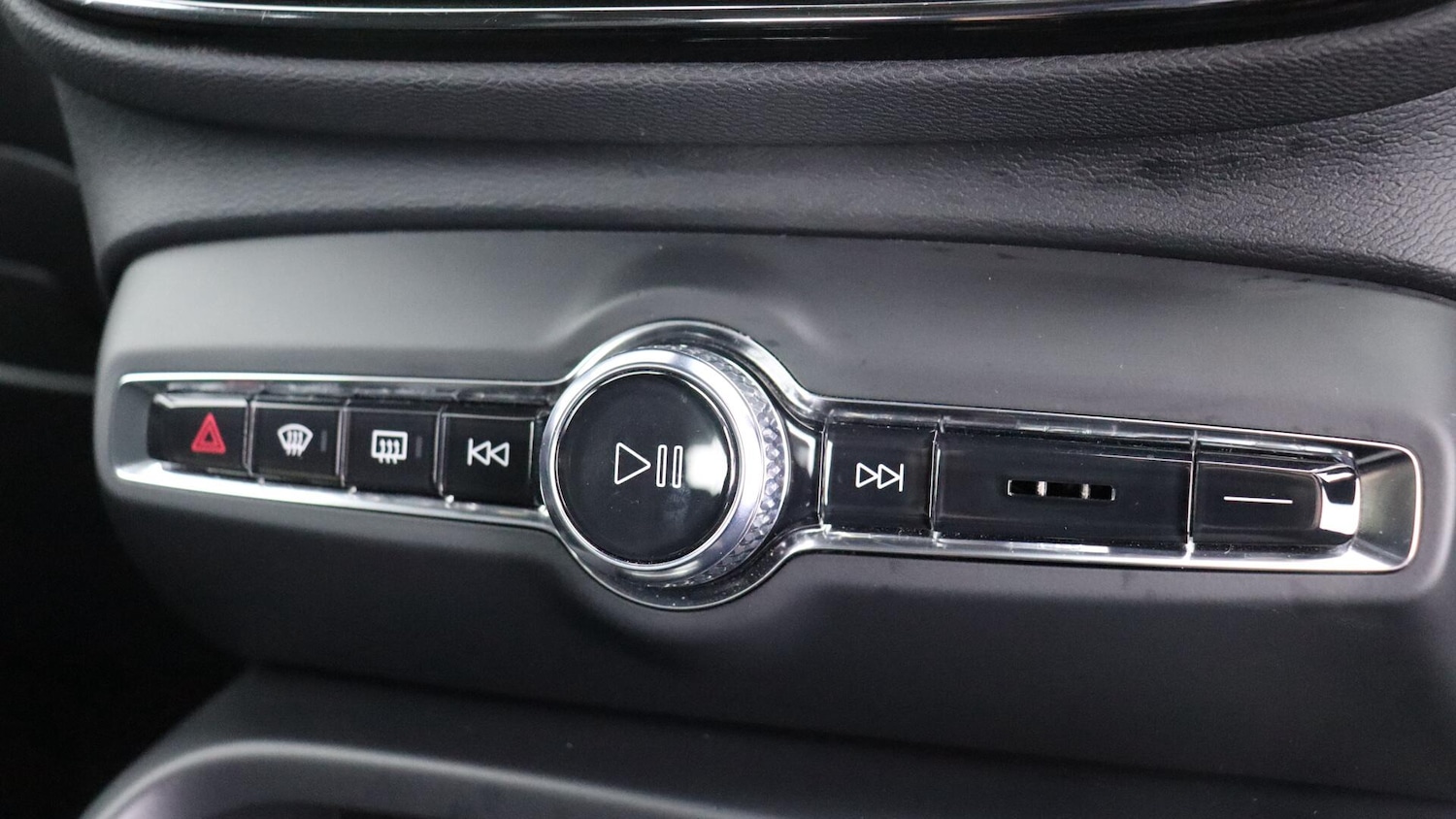 Used Volvo XC40 2023 for sale - 76001391: Photo 44