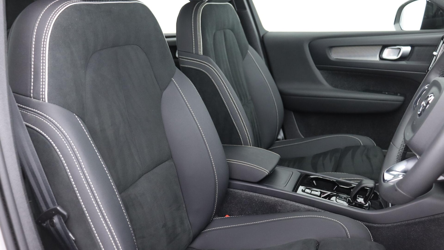 Used Volvo XC40 2023 for sale - 76001391: Photo 48