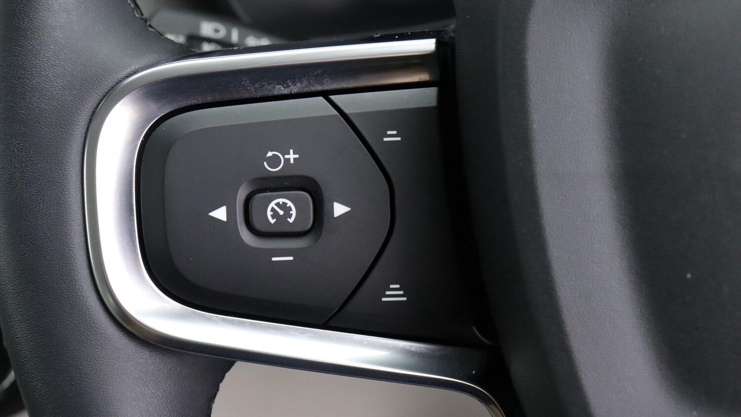 Used Volvo XC40 2023 for sale - 75857755: Photo 21