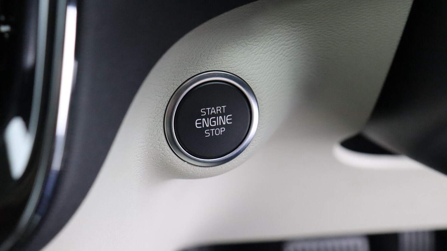 Used Volvo XC40 2023 for sale - 75857755: Photo 27