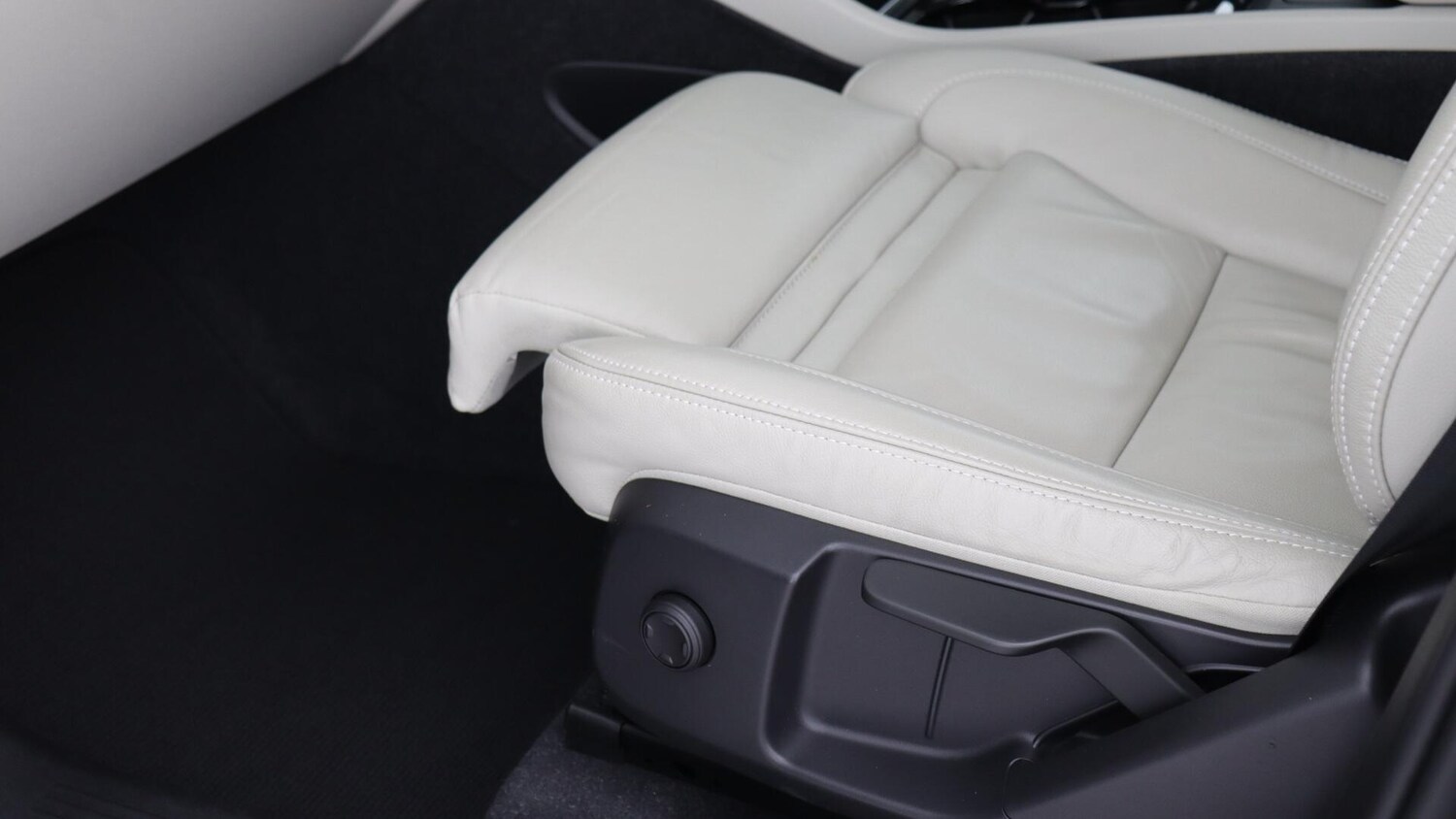 Used Volvo XC40 2023 for sale - 75857755: Photo 30