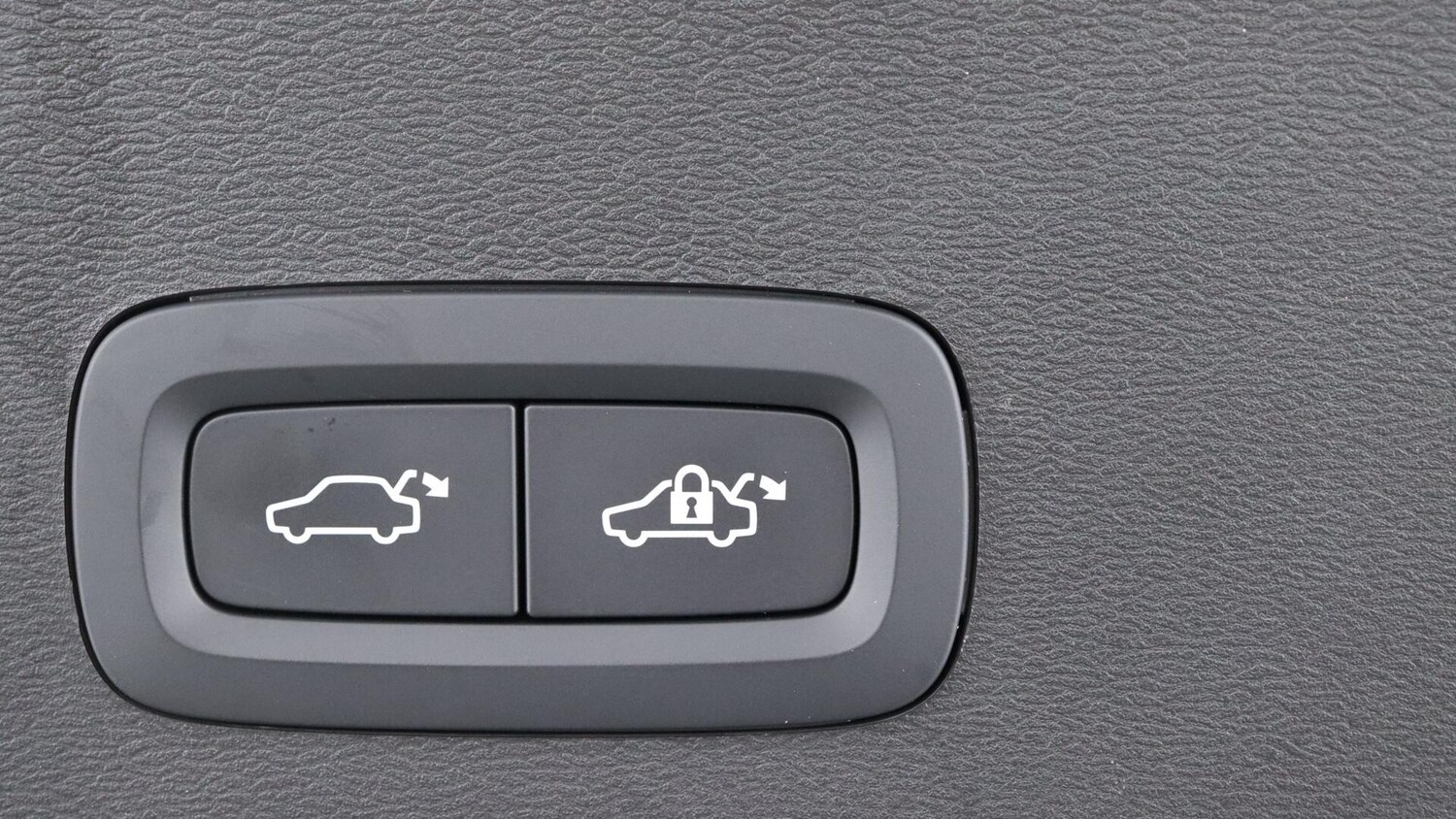 Used Volvo XC40 2023 for sale - 75857755: Photo 35