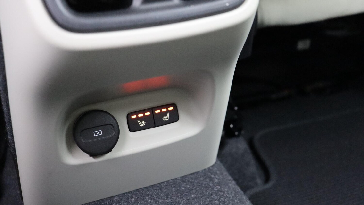Used Volvo XC40 2023 for sale - 75857755: Photo 44