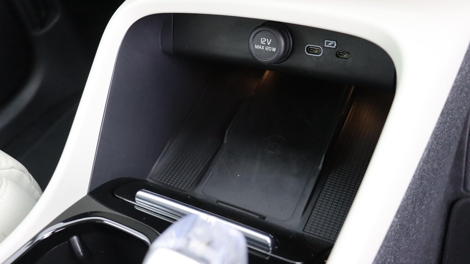 Used Volvo XC40 2023 for sale - 75857755: Photo 45