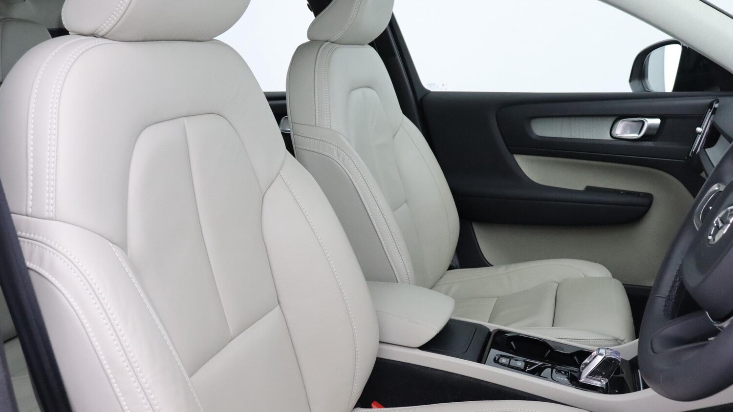 Used Volvo XC40 2023 for sale - 75857755: Photo 50