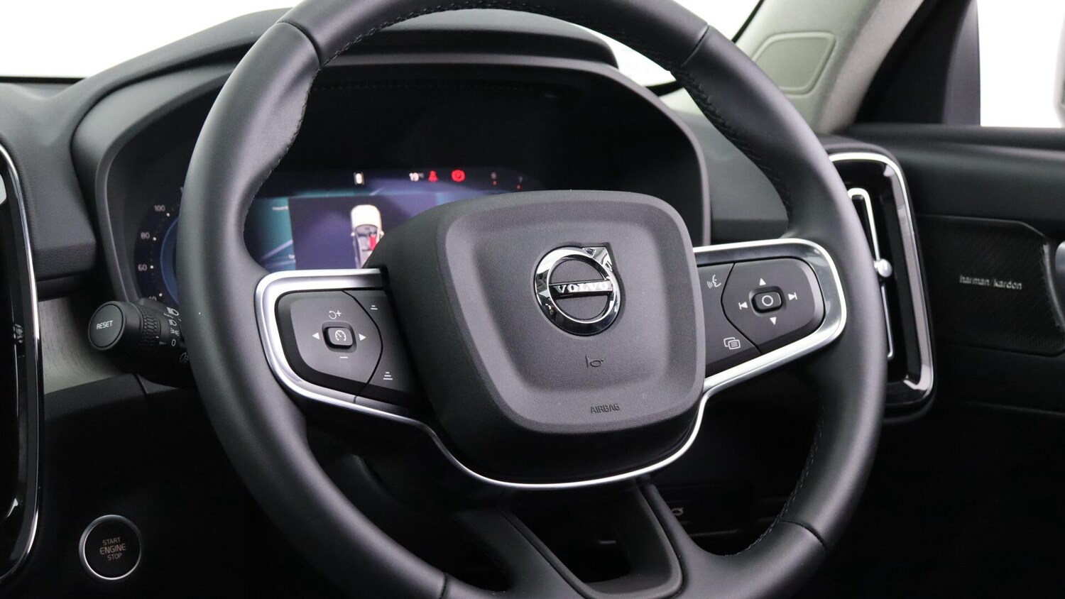 Used Volvo XC40 2025 for sale - 76013325: Photo 10