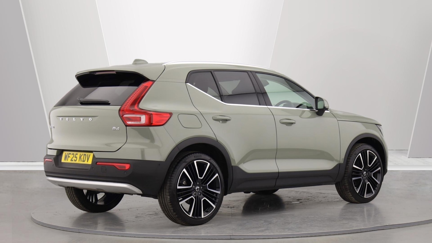 Used Volvo XC40 2025 for sale - 76013325: Photo 2