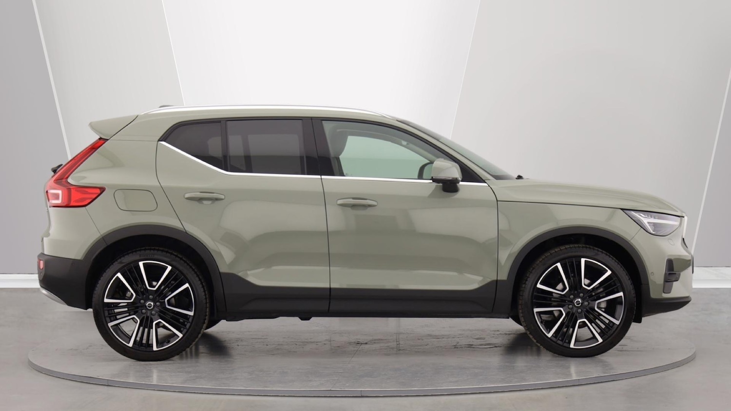 Used Volvo XC40 2025 for sale - 76013325: Photo 3