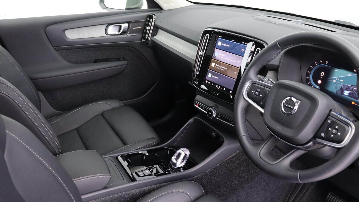 Used Volvo XC40 2025 for sale - 76013325: Photo 4