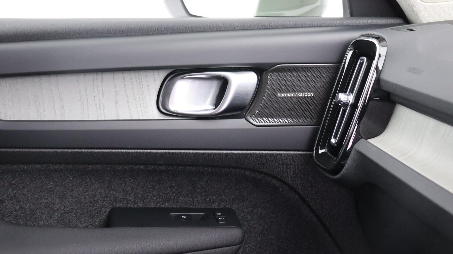 Used Volvo XC40 2025 for sale - 76013325: Photo 44