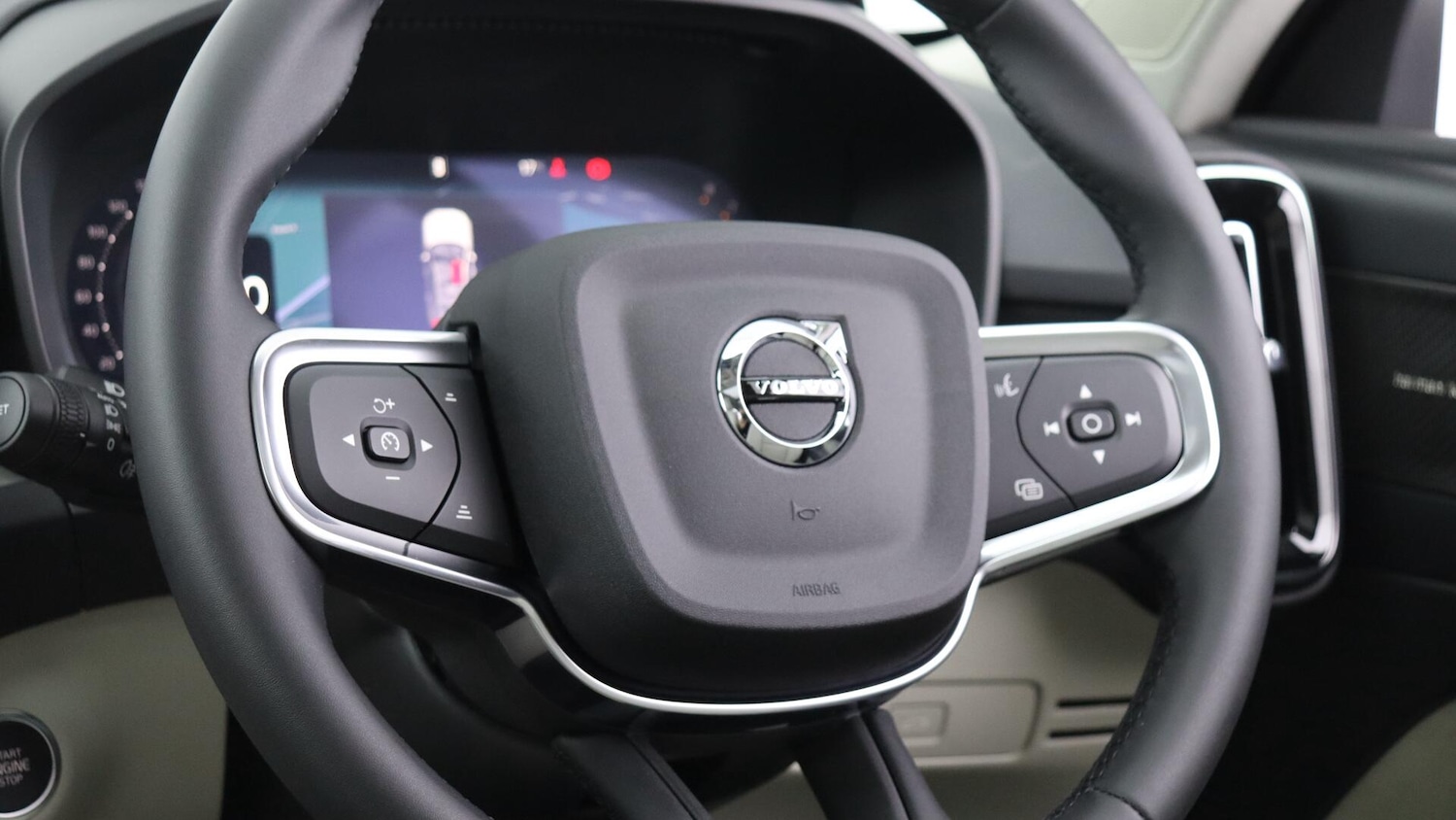 Used Volvo XC40 2025 for sale - 76349710: Photo 10
