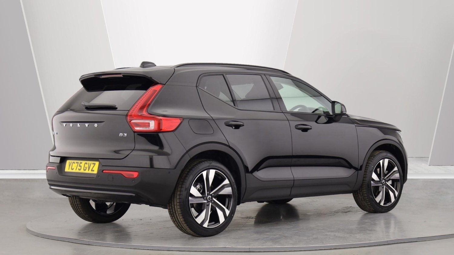 Used Volvo XC40 2025 for sale - 76349710: Photo 2