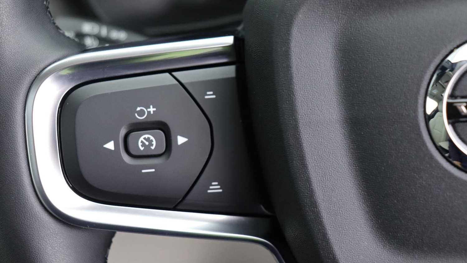 Used Volvo XC40 2025 for sale - 76349710: Photo 21