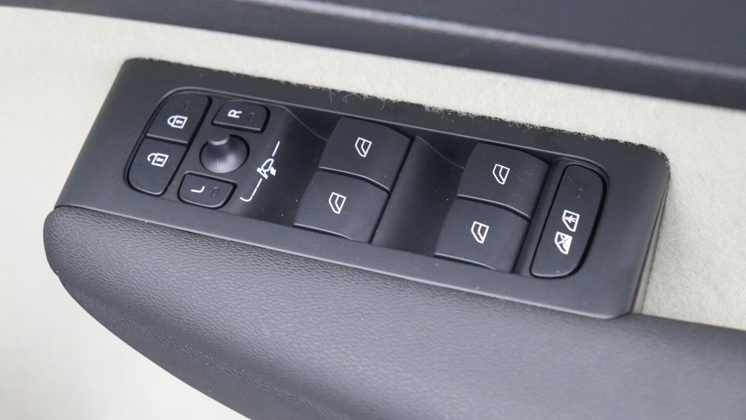 Used Volvo XC40 2025 for sale - 76349710: Photo 24