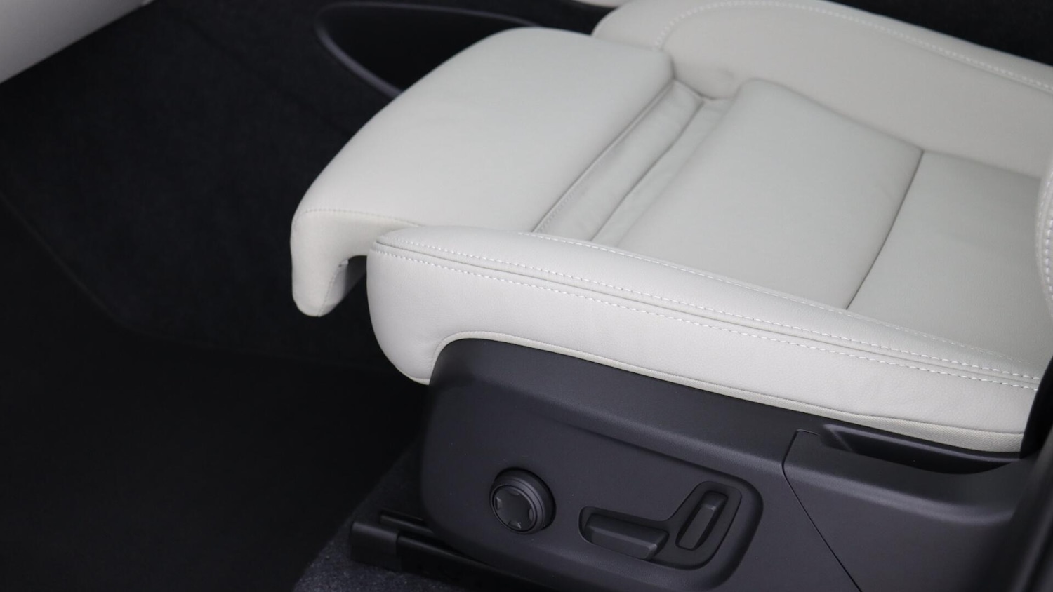 Used Volvo XC40 2025 for sale - 76349710: Photo 30